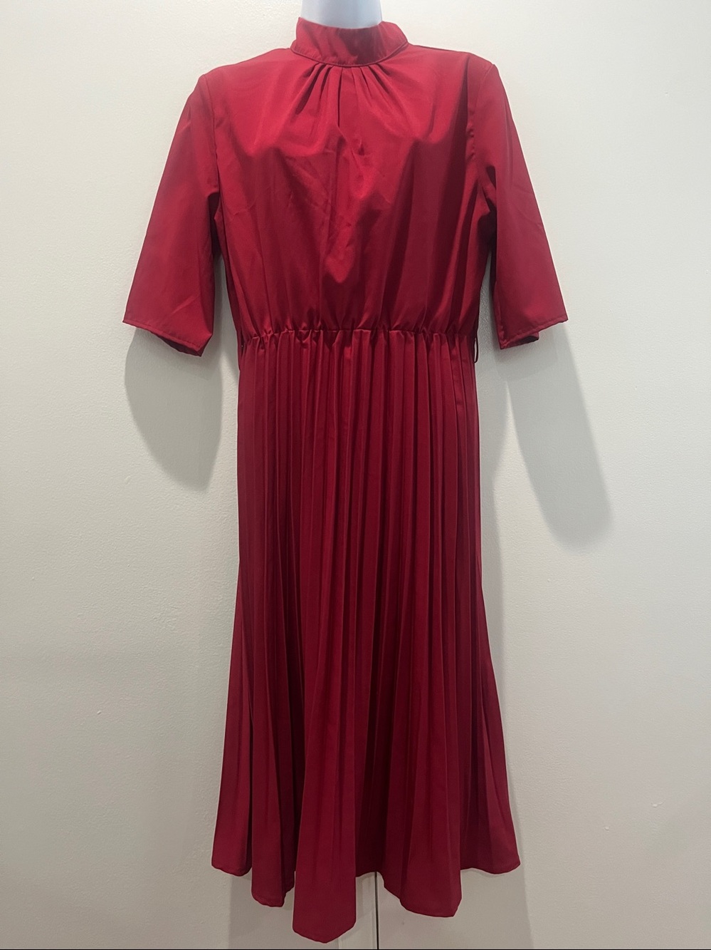 Elegant Pleated Midi Dress in Deep Red - Picture 1 of 4